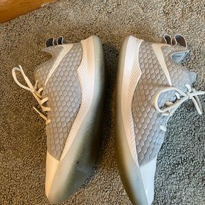 Women’s Lebron Witness Basketball Shoes